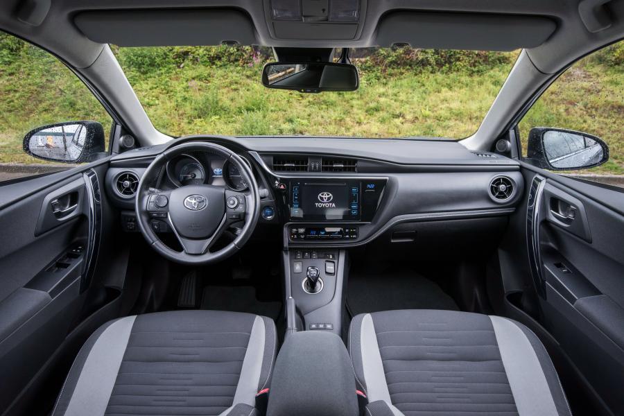 Торпедо Toyota Auris Tourings Sports Freestyle 2017 года  (WW) (фото 13 из 19)